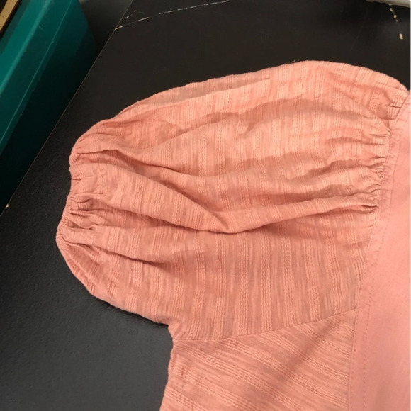 5/$25 
By Anthropologie  Pink S Tunic Puffed Sleeves Partial Button Closure - Picture 6 of 9